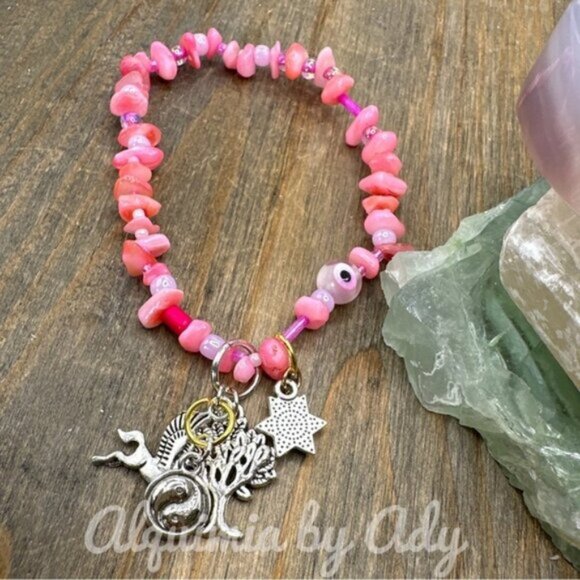 Hot pink charms mother of pearl bracelet - Picture 1 of 1